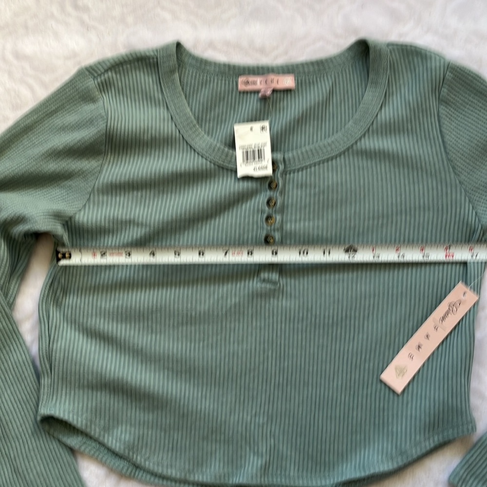 GRAVE FAME cropped long sleeve tee with buttons, junior size XL - Picture 3 of 5